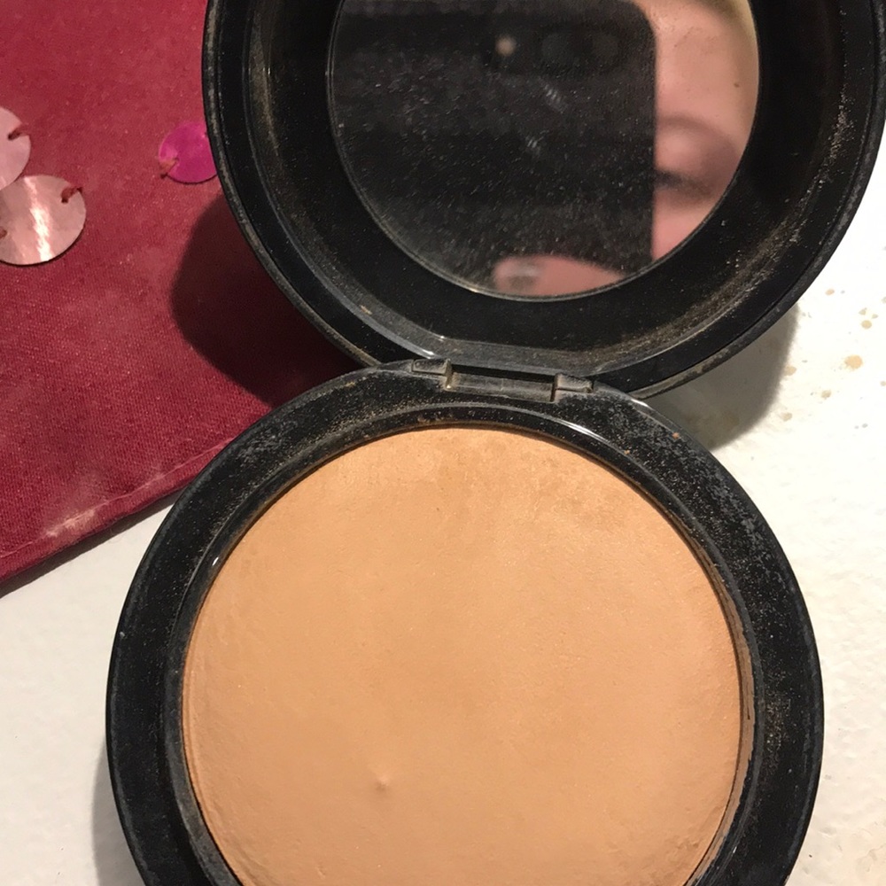 Medium golden mineralized skinfinish